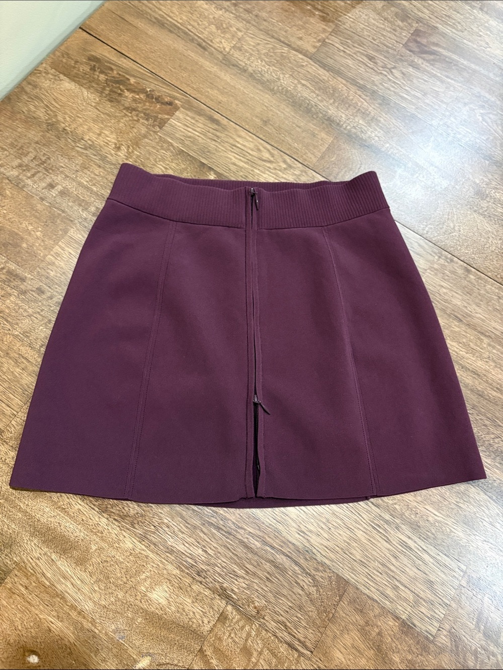 lululemon athletica Garnet Ribbed-Knit Mini Skirt. Small. Zipper